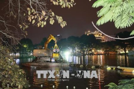 DTS-Nước hầu Gươm vẫn dần trong suốt
xanh trở lại DTS-Nước hầu Gươm vẫn dần trong suốt
xanh trở lại