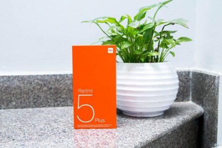 Đập hộp Xiaomi Redmi 5 Plus chính hãng ví 4 triệu cùng tại Việt Nam