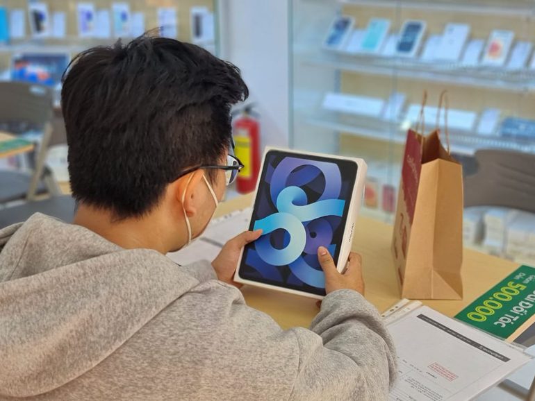 [Khoa học và công nghệ] iPad khan hàng dịp cuối năm
